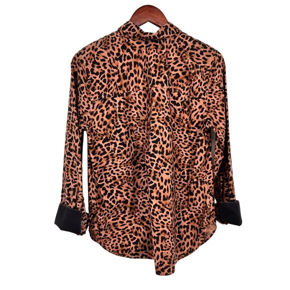 Chicos Chic Stretch No Iron Sz MEDIUM US 8 1 Animal Print Leopard Shirt Top Work - Picture 7 of 7